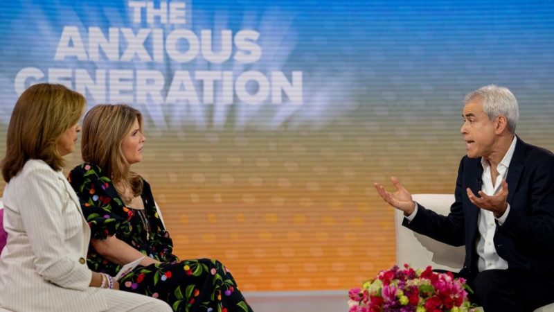 EXCLUSIVE: Jonathan Haidt Gives Tips for Scaling Back Kids' Phone Use